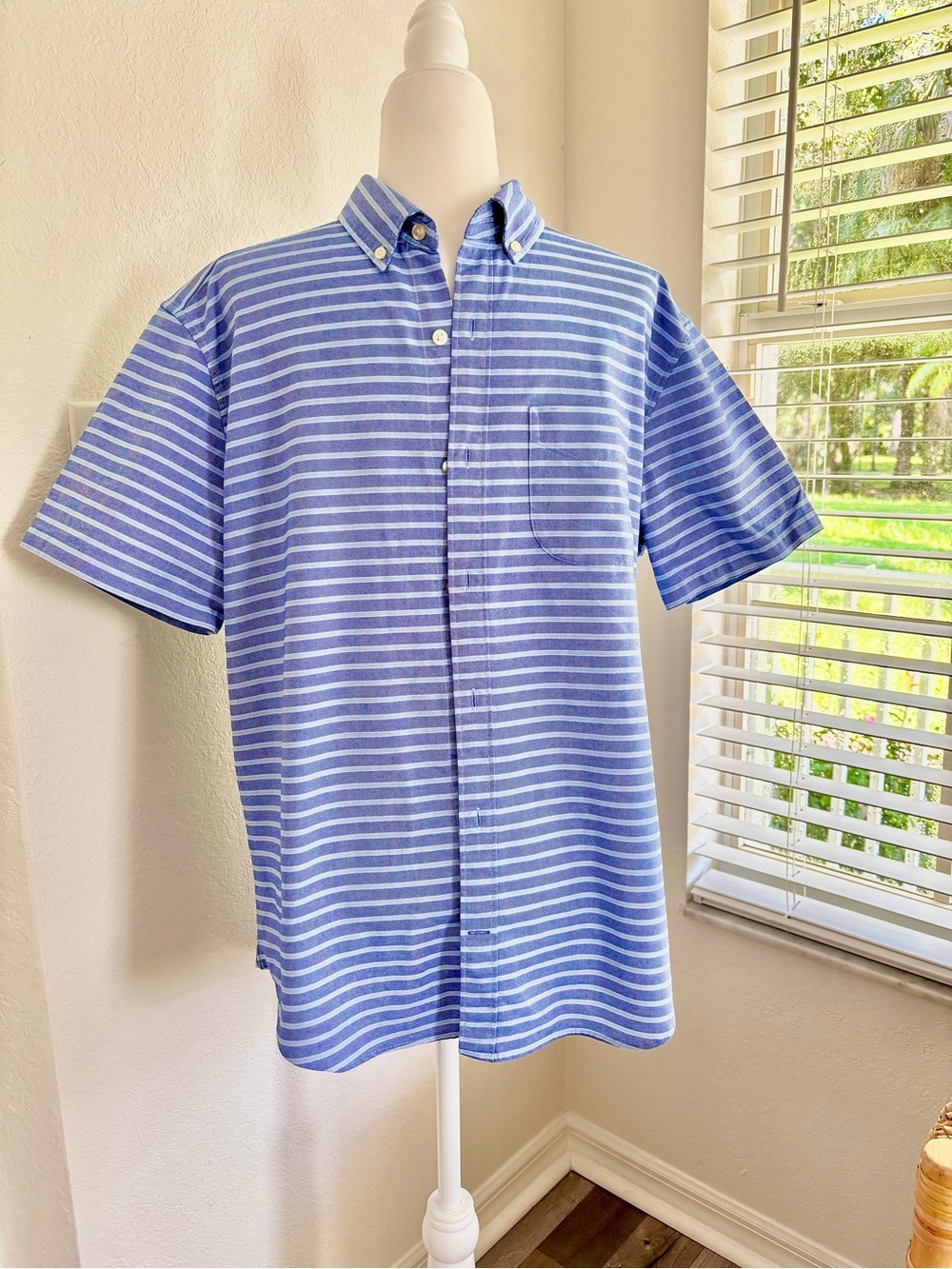 GAP Blue & White Striped Short-Sleeve Button-Down Shirt